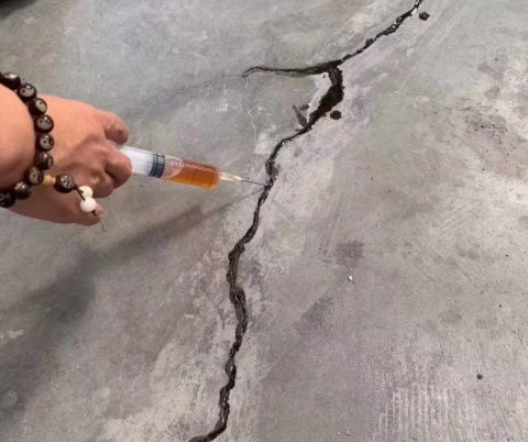 武江混凝土裂缝修补技术详解​