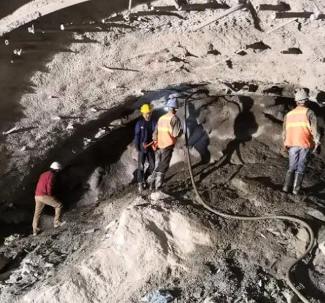 武江隧道拱顶带模注浆料，微膨胀注浆料的特点及施工工艺